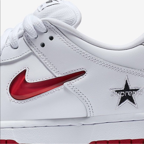 SUPREME x NIKE SB Dunk Low (Red/white) - Picture 6 of 9